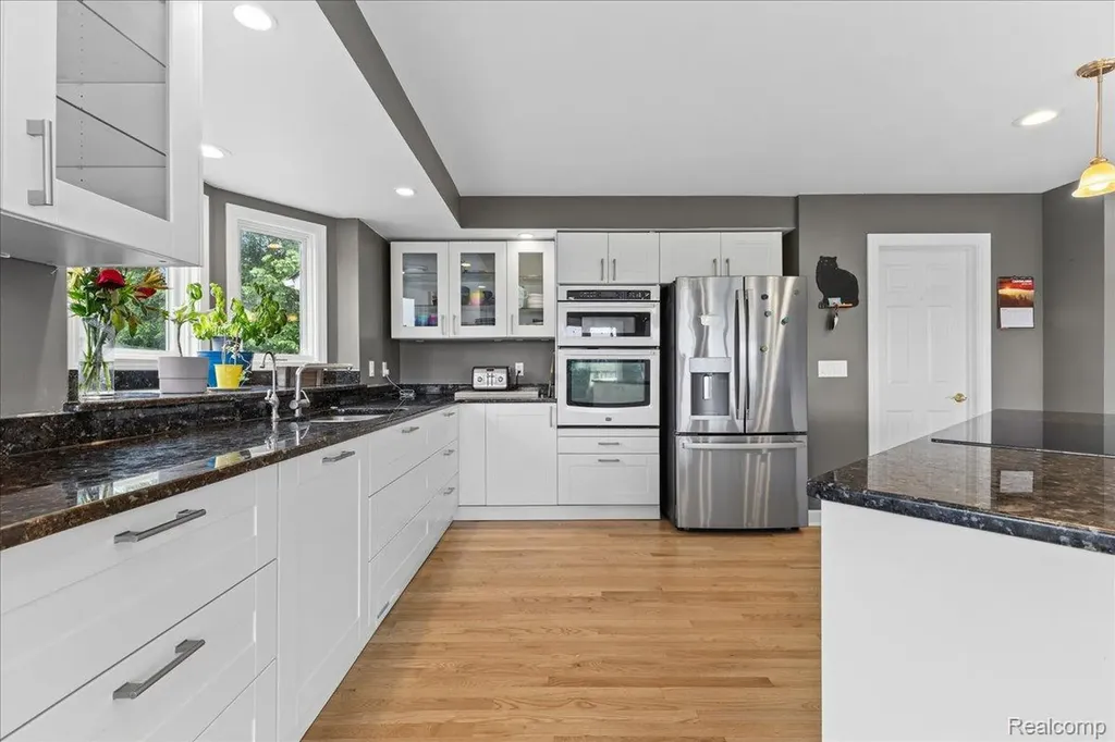 2160 W Buell Road Oakland Charter Township MI 48363