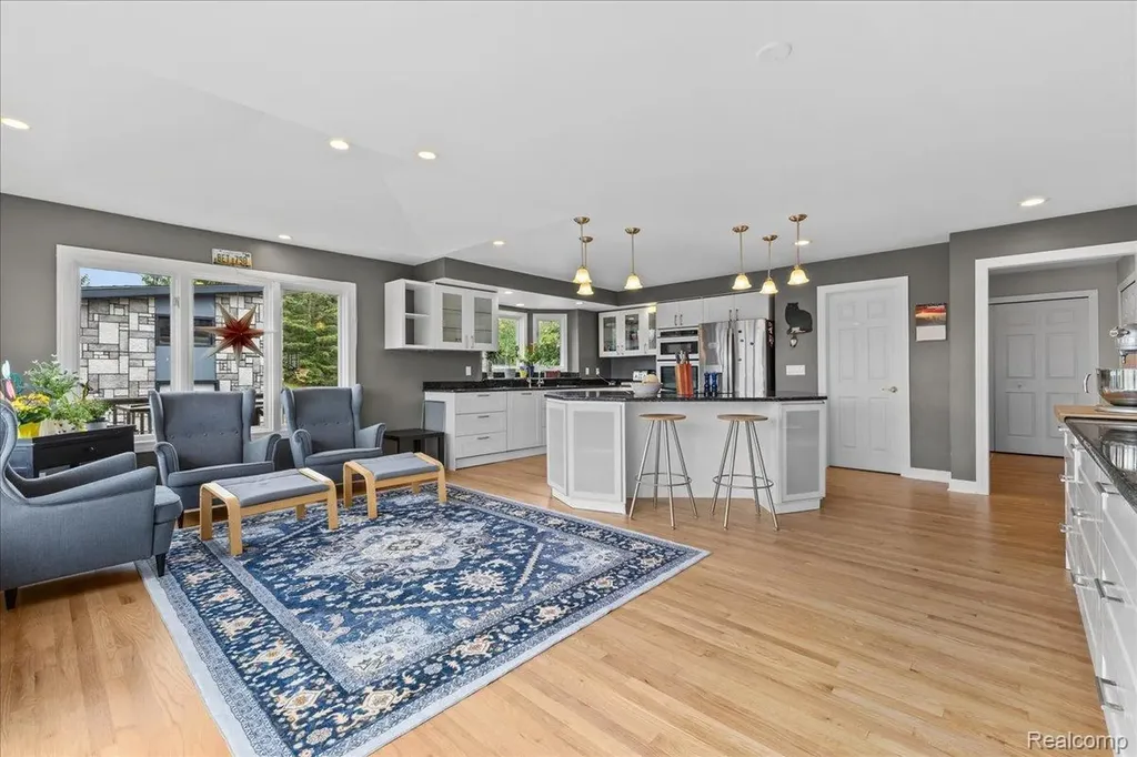 2160 W Buell Road Oakland Charter Township MI 48363