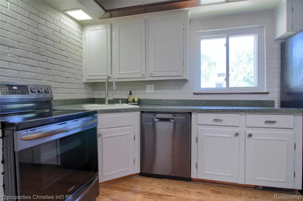 3143 Prairie Avenue Royal Oak City MI 48073