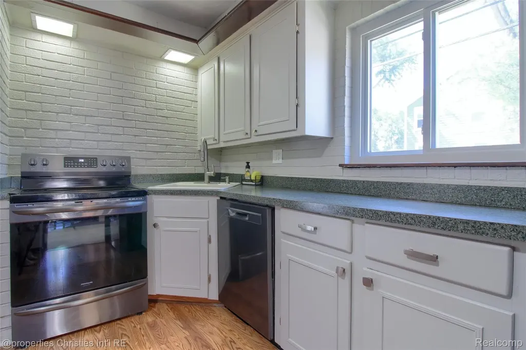3143 Prairie Avenue Royal Oak City MI 48073