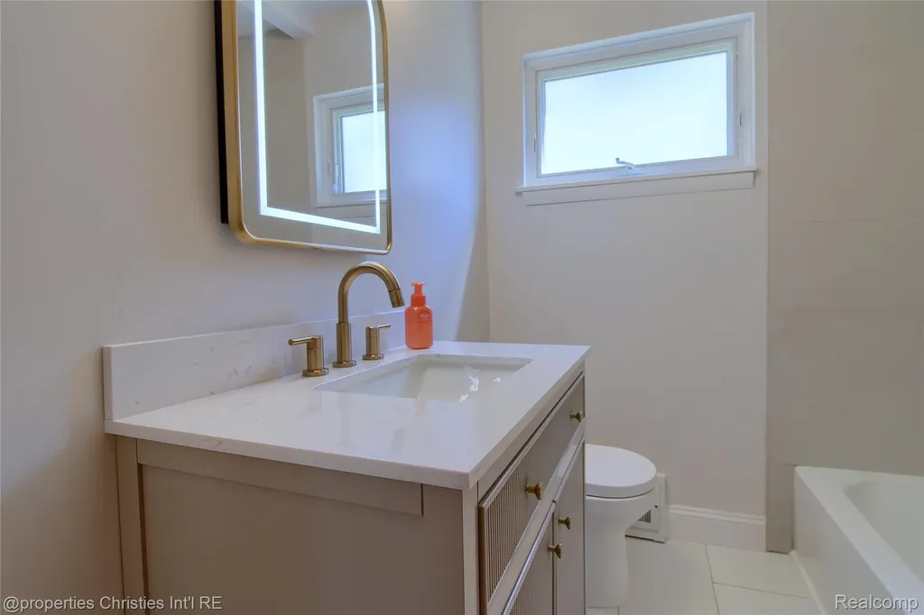 3143 Prairie Avenue Royal Oak City MI 48073
