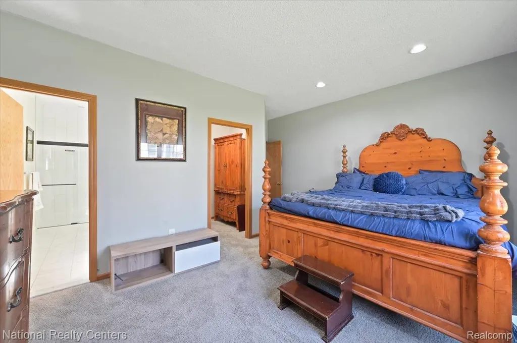 31055 Seneca Lane Novi City MI 48377