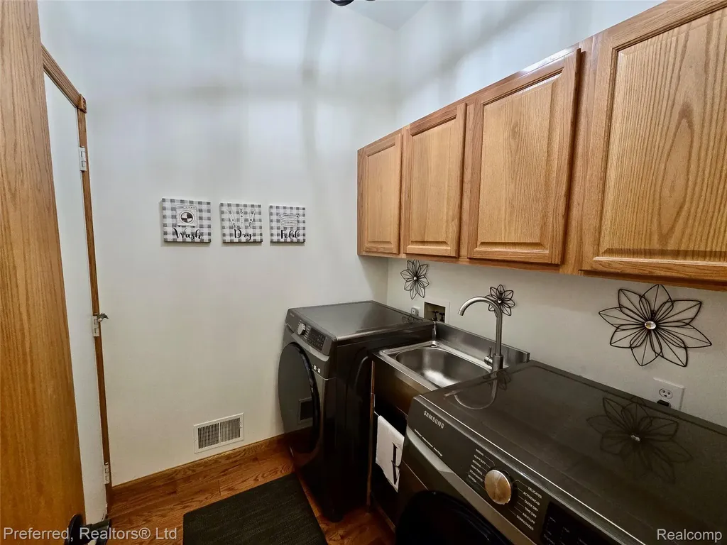 222 Edington Circle Canton Charter Township MI 48187