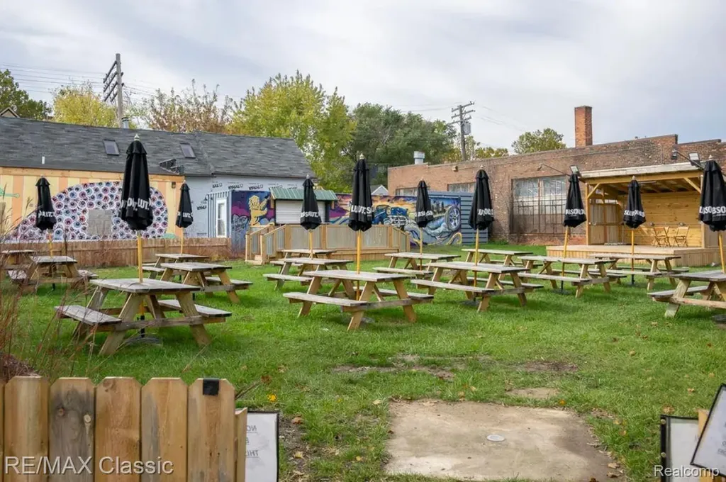 5163 Avery Street Detroit City MI 48208