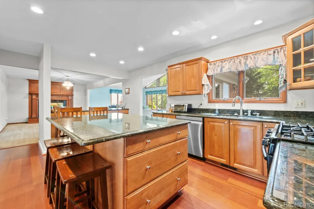 871 Spartan Drive Rochester Hills City MI 48309