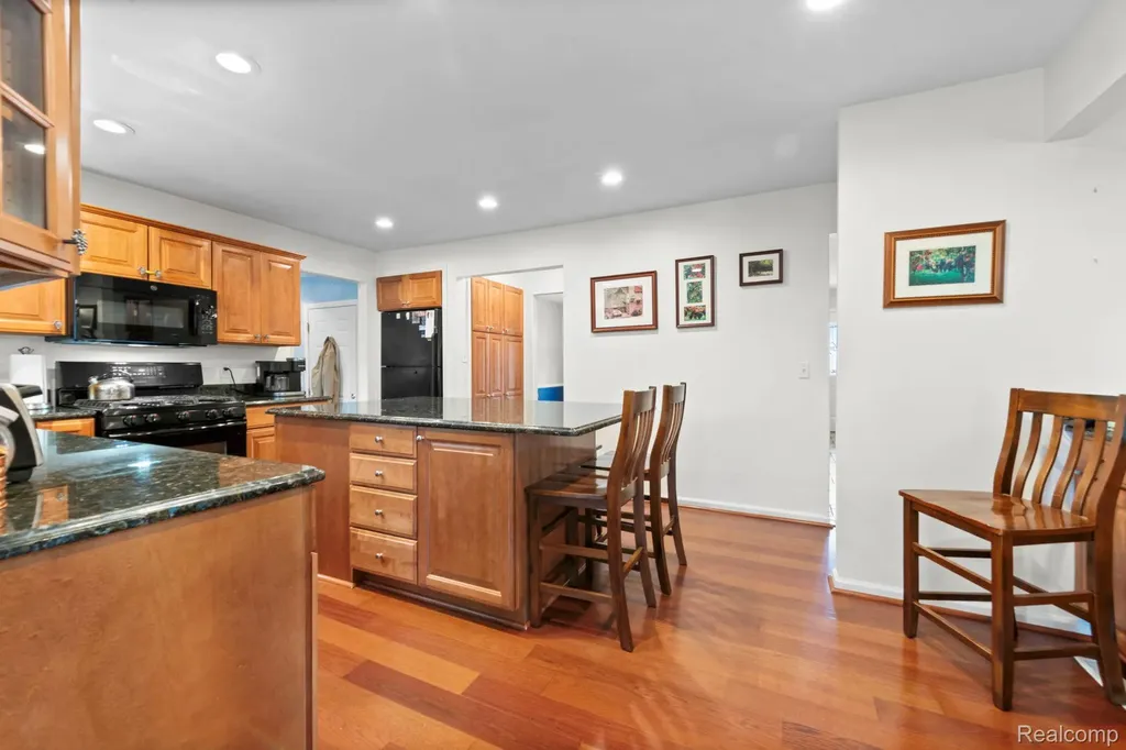 871 Spartan Drive Rochester Hills City MI 48309