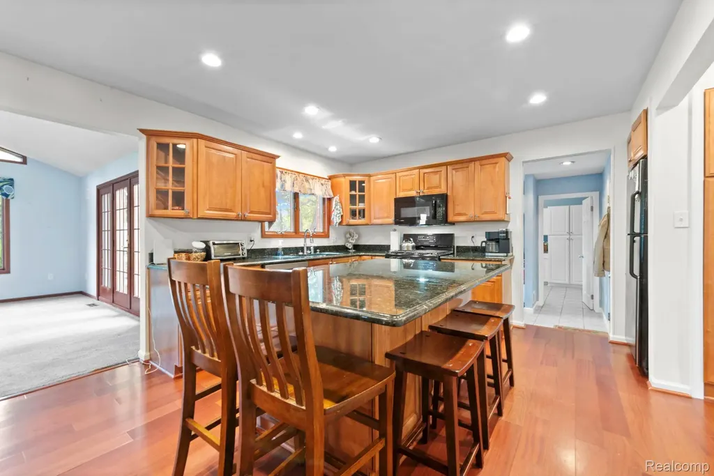 871 Spartan Drive Rochester Hills City MI 48309