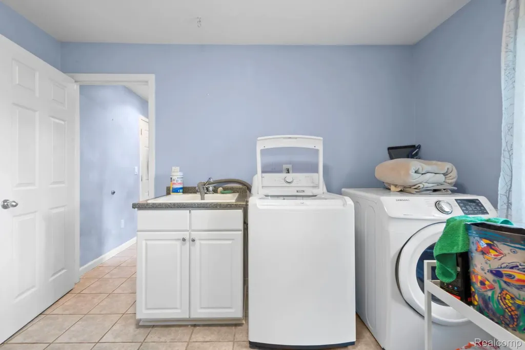 871 Spartan Drive Rochester Hills City MI 48309