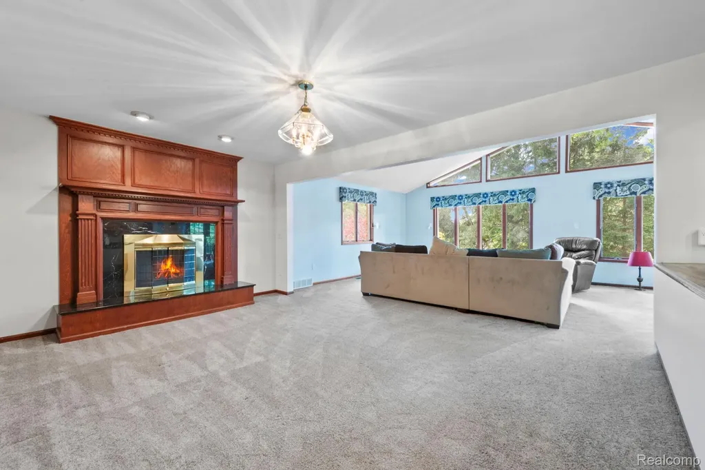871 Spartan Drive Rochester Hills City MI 48309