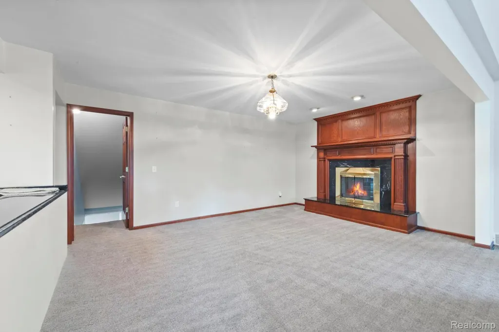 871 Spartan Drive Rochester Hills City MI 48309