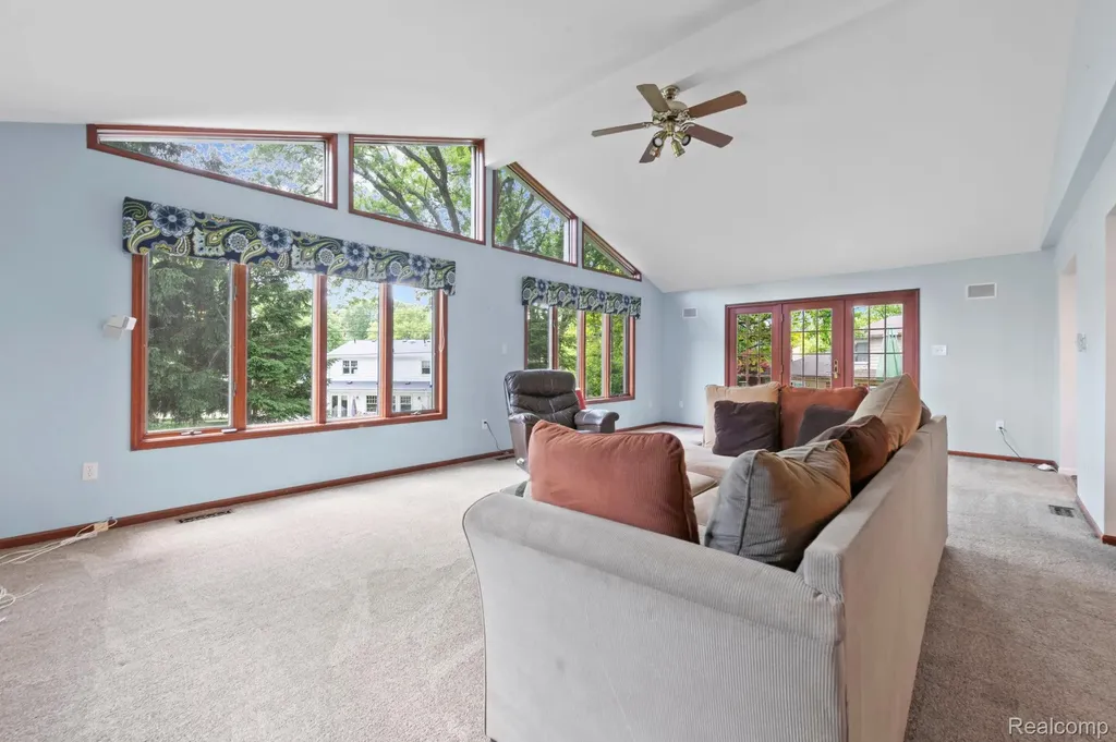 871 Spartan Drive Rochester Hills City MI 48309