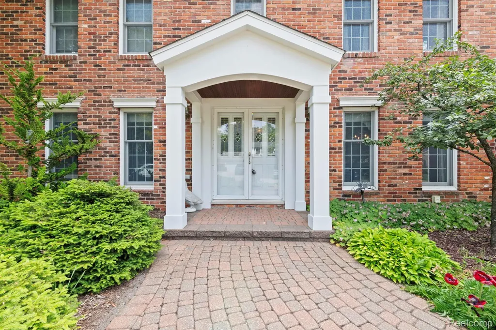 871 Spartan Drive Rochester Hills City MI 48309