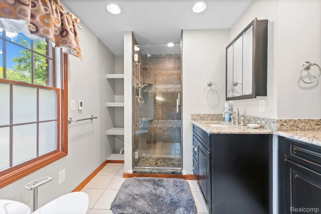 871 Spartan Drive Rochester Hills City MI 48309