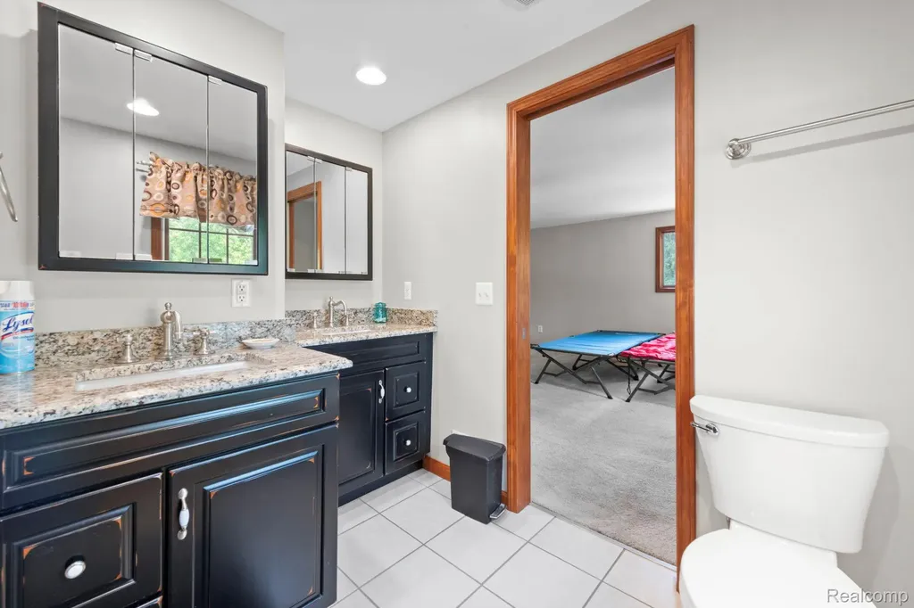 871 Spartan Drive Rochester Hills City MI 48309