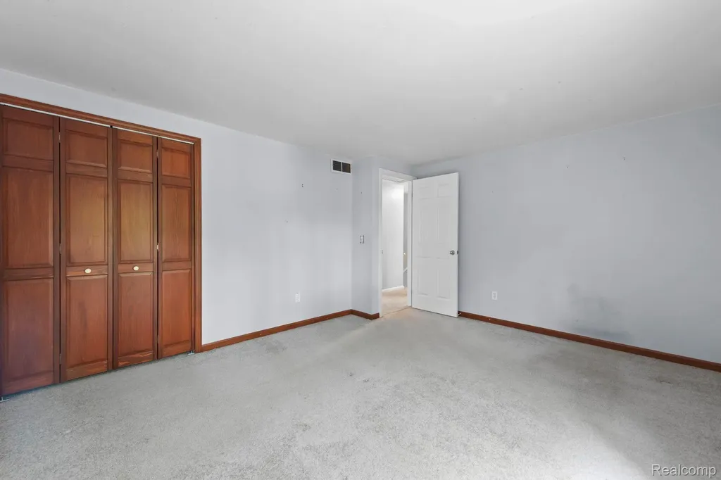 871 Spartan Drive Rochester Hills City MI 48309