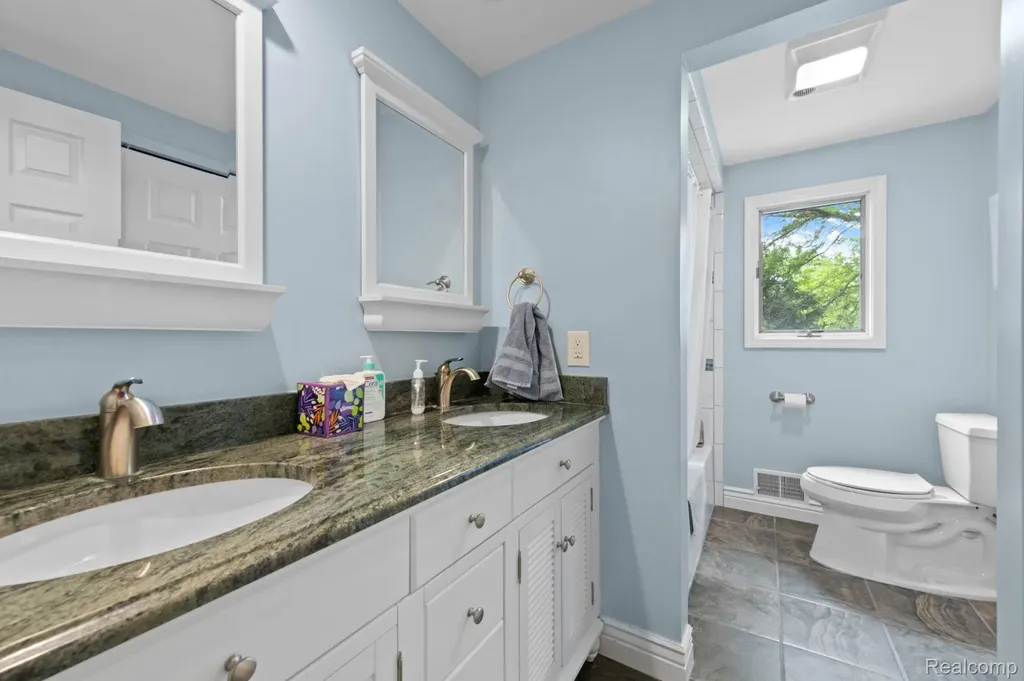 871 Spartan Drive Rochester Hills City MI 48309