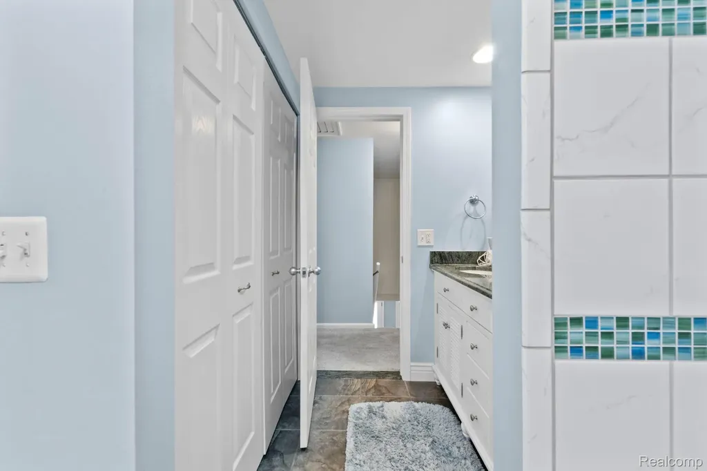 871 Spartan Drive Rochester Hills City MI 48309