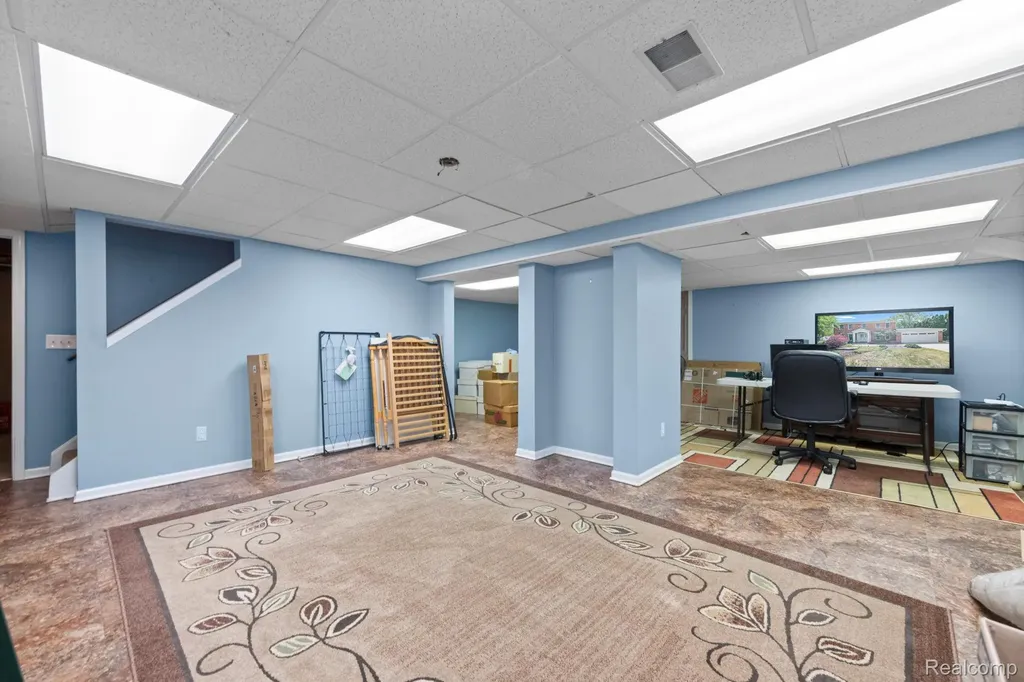 871 Spartan Drive Rochester Hills City MI 48309