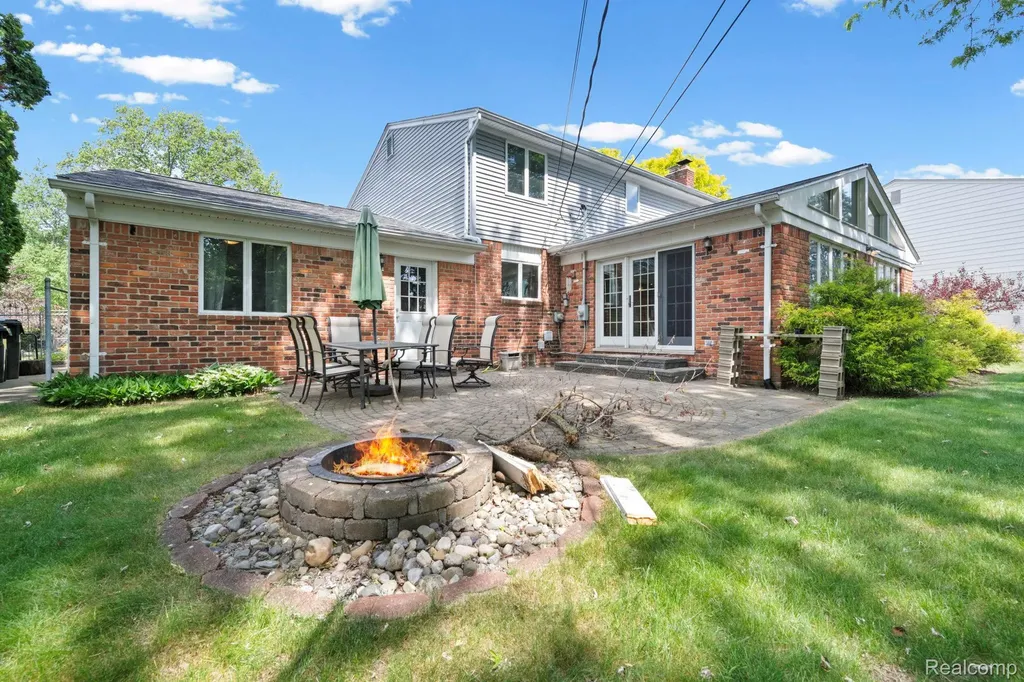 871 Spartan Drive Rochester Hills City MI 48309