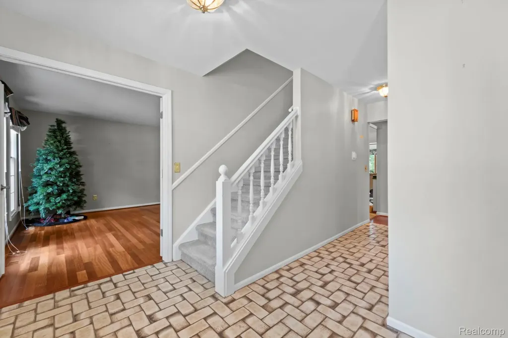 871 Spartan Drive Rochester Hills City MI 48309