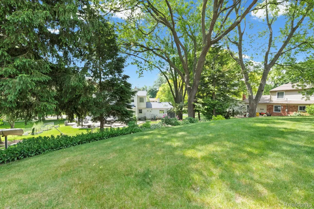 871 Spartan Drive Rochester Hills City MI 48309