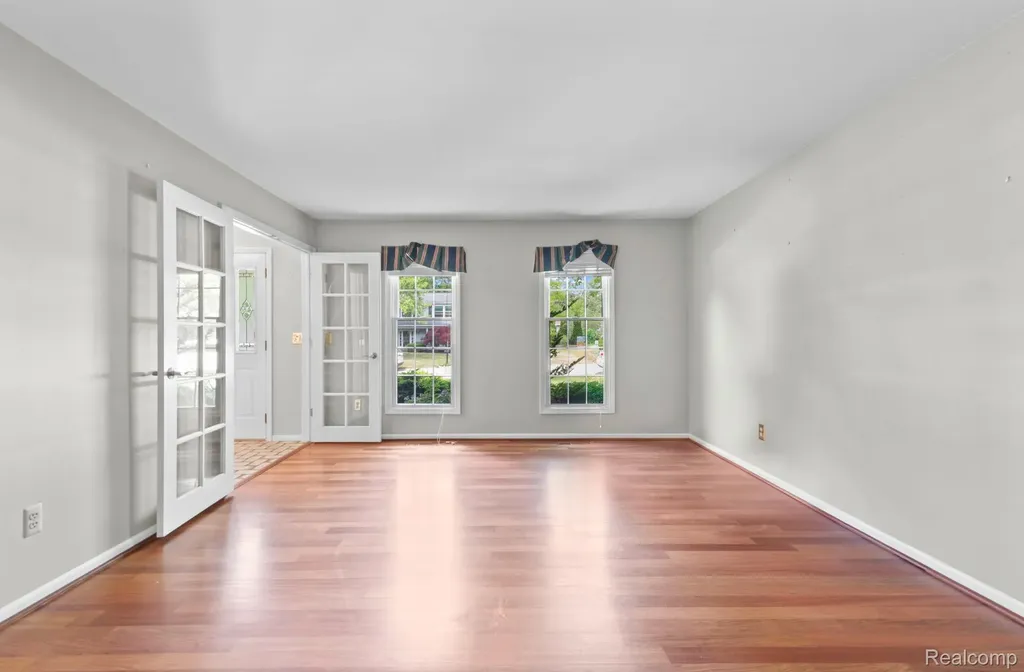 871 Spartan Drive Rochester Hills City MI 48309