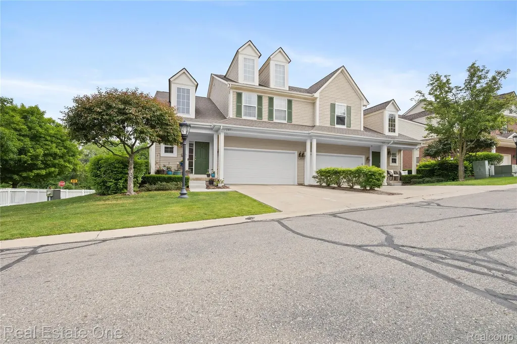 731 E Bluff Court Rochester Hills City MI 48307