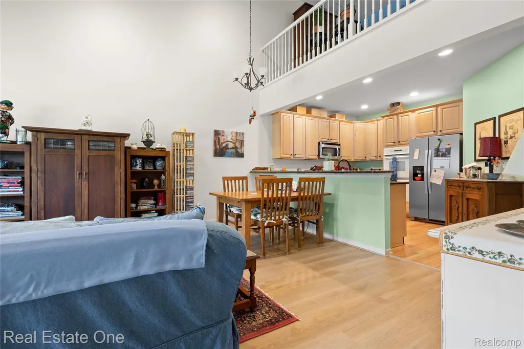 731 E Bluff Court Rochester Hills City MI 48307