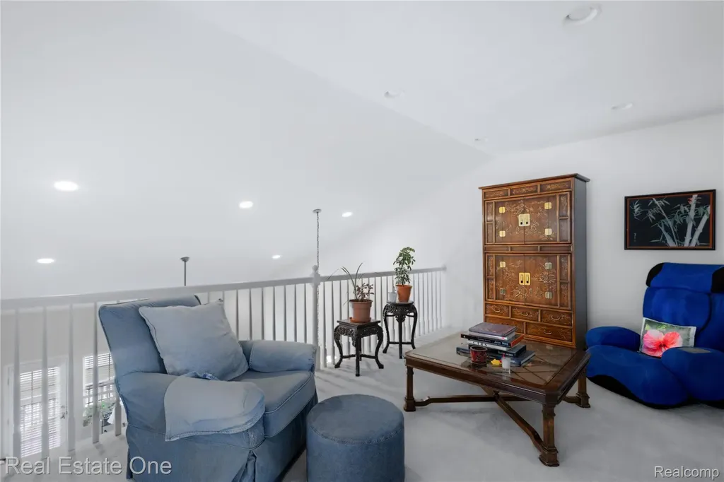 731 E Bluff Court Rochester Hills City MI 48307
