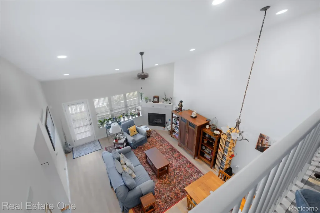 731 E Bluff Court Rochester Hills City MI 48307