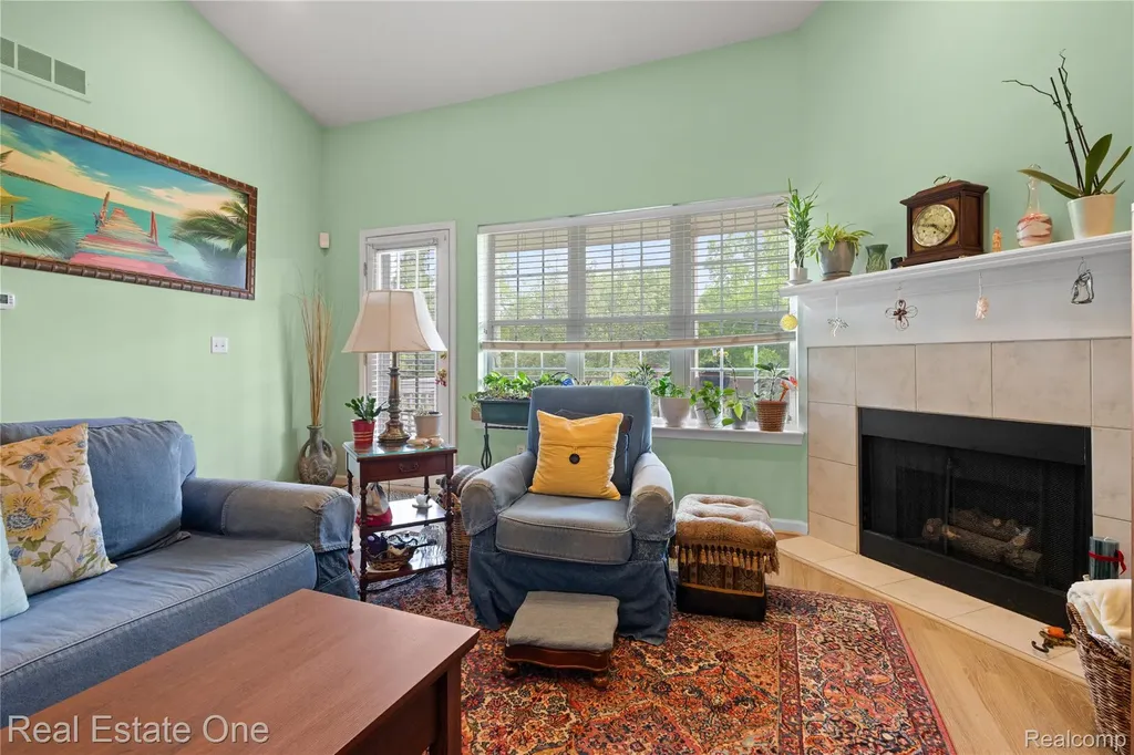 731 E Bluff Court Rochester Hills City MI 48307