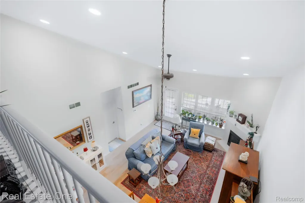 731 E Bluff Court Rochester Hills City MI 48307