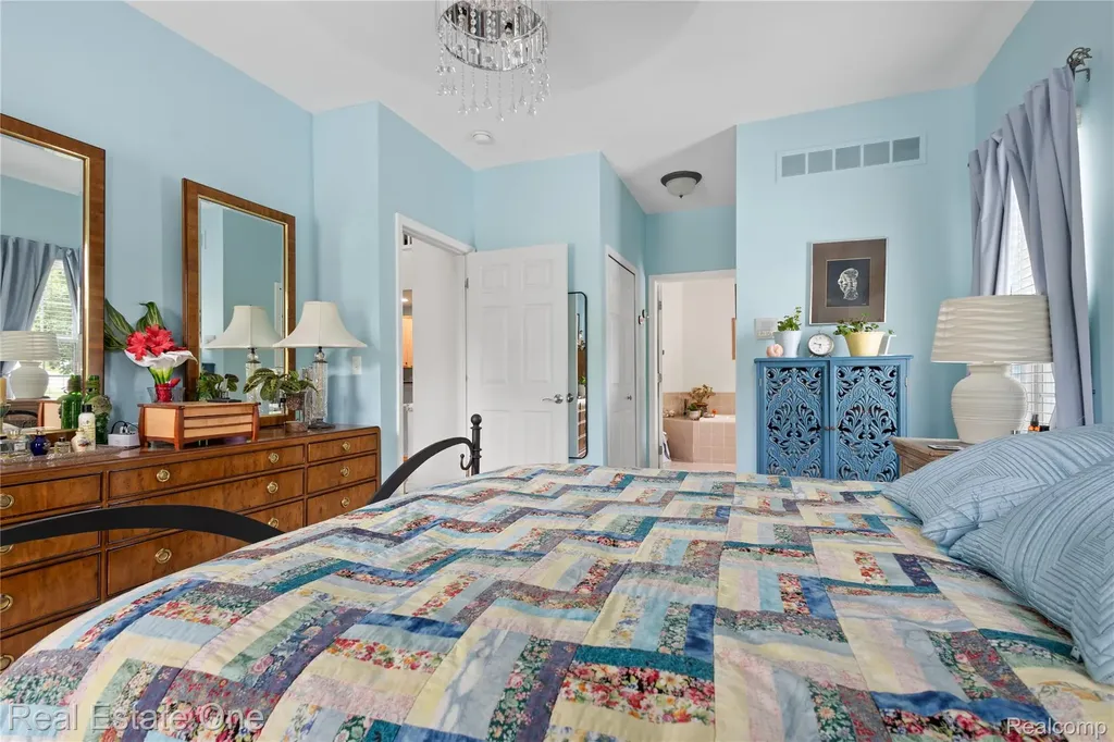731 E Bluff Court Rochester Hills City MI 48307