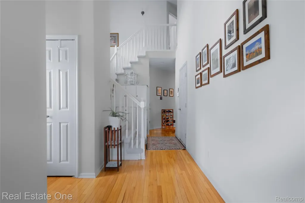 731 E Bluff Court Rochester Hills City MI 48307