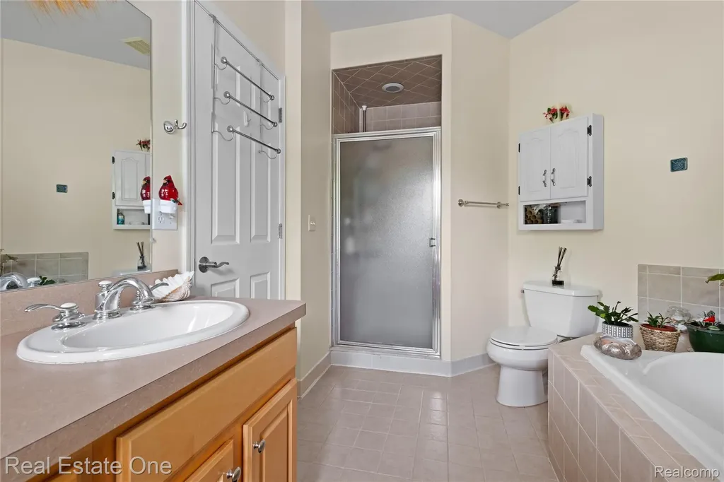 731 E Bluff Court Rochester Hills City MI 48307