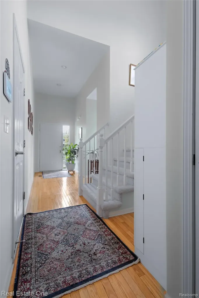 731 E Bluff Court Rochester Hills City MI 48307