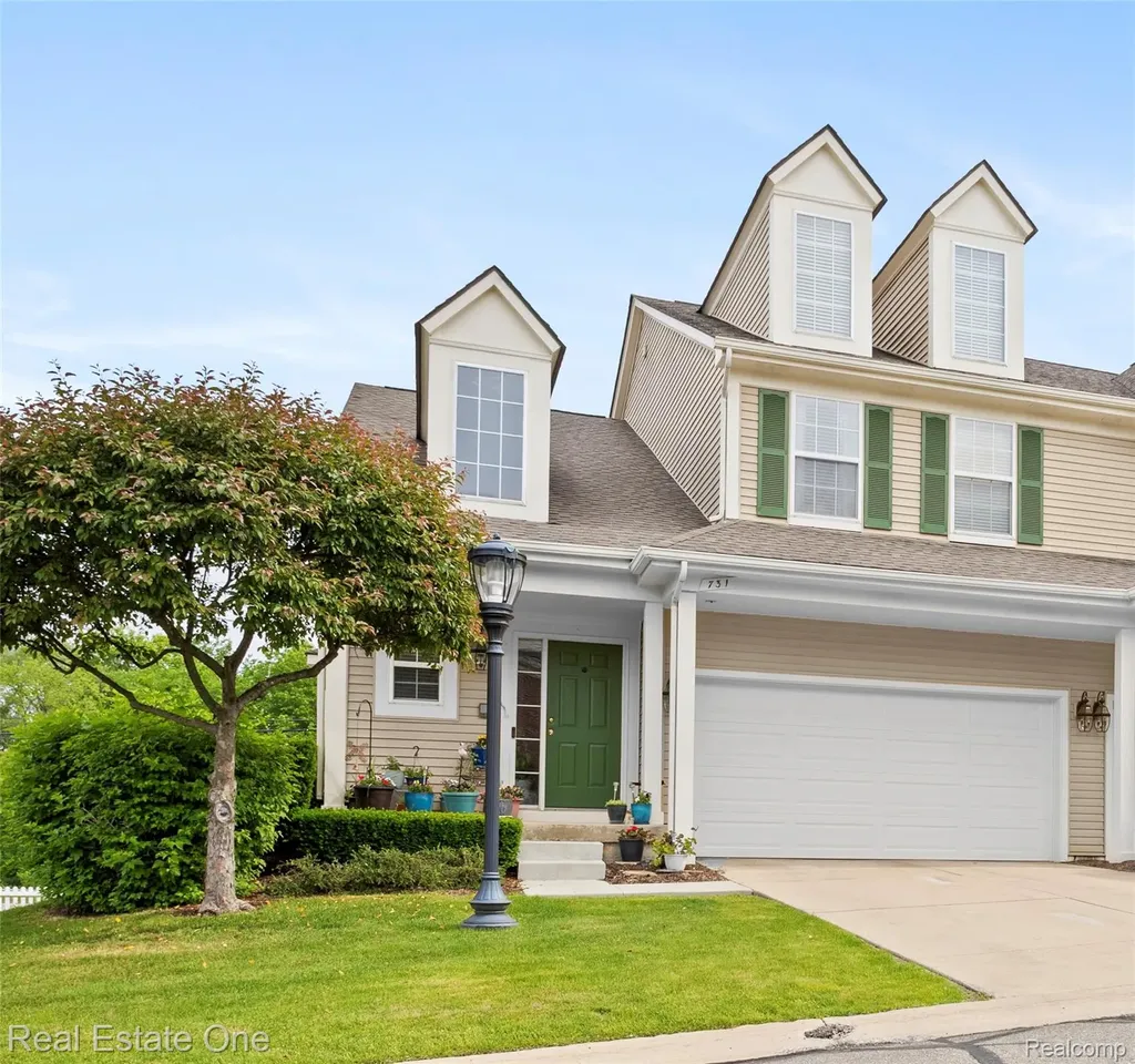 731 E Bluff Court Rochester Hills City MI 48307