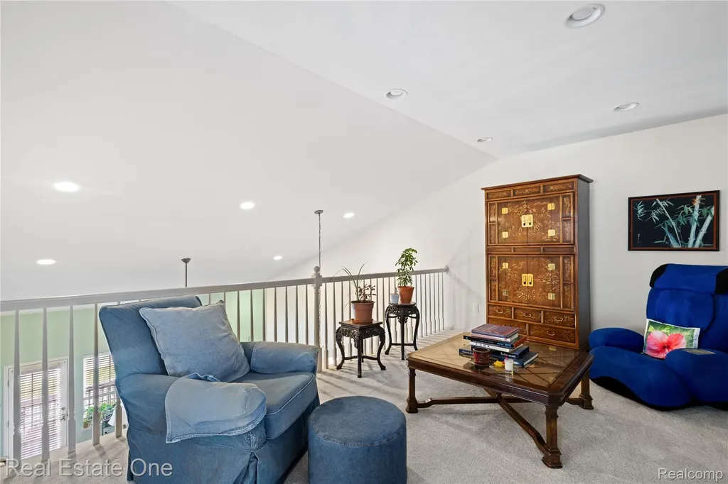 731 E Bluff Court Rochester Hills City MI 48307