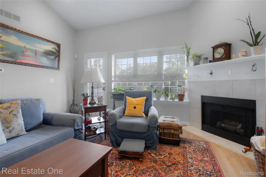 731 E Bluff Court Rochester Hills City MI 48307