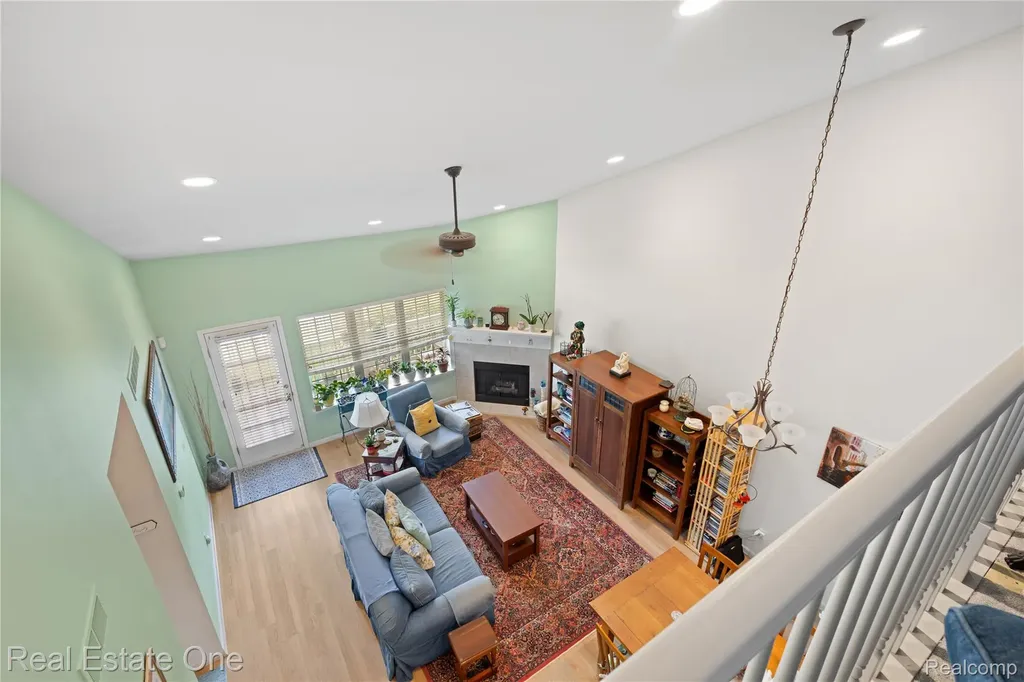 731 E Bluff Court Rochester Hills City MI 48307