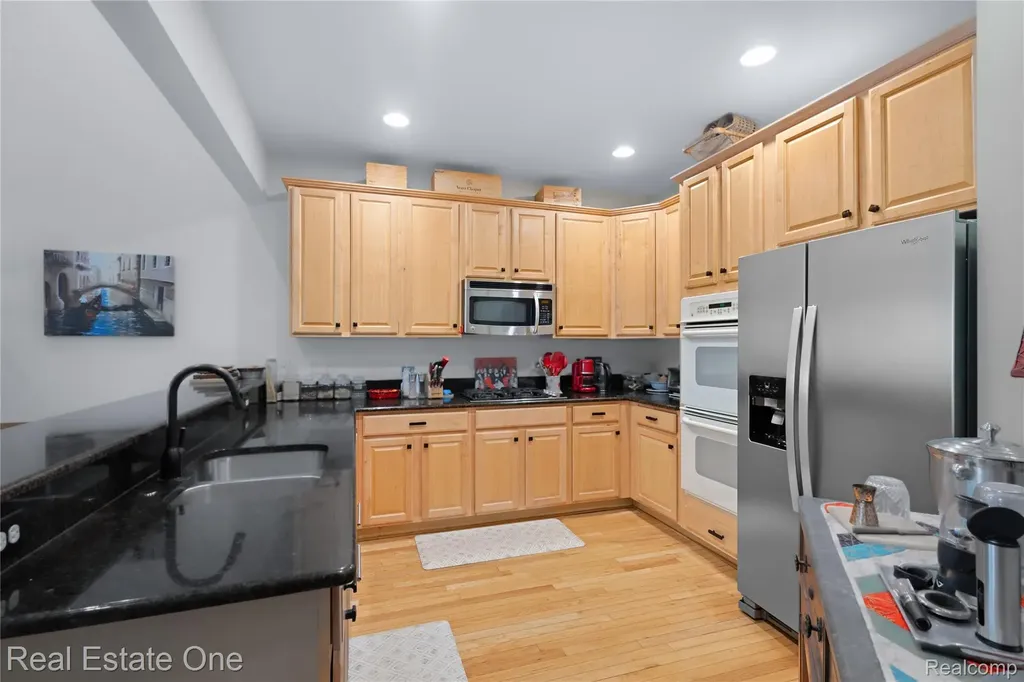 731 E Bluff Court Rochester Hills City MI 48307