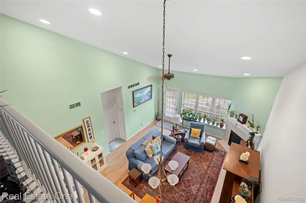 731 E Bluff Court Rochester Hills City MI 48307