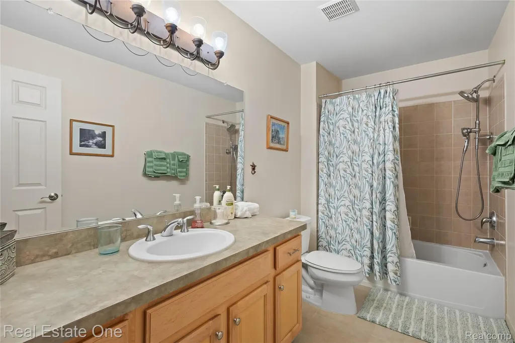731 E Bluff Court Rochester Hills City MI 48307