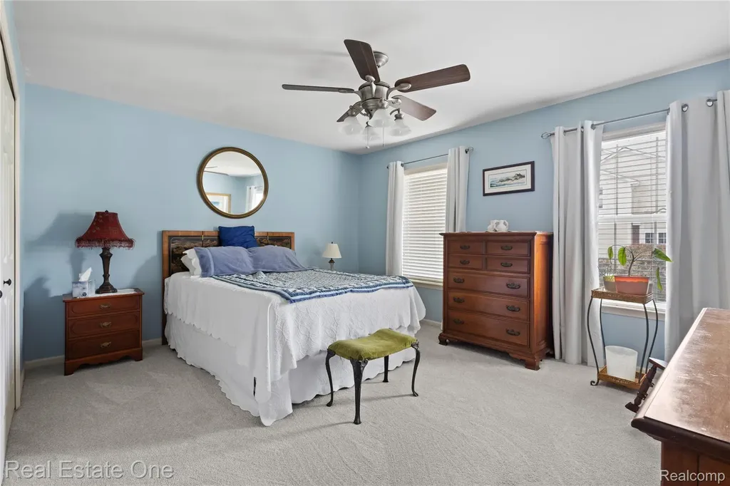 731 E Bluff Court Rochester Hills City MI 48307