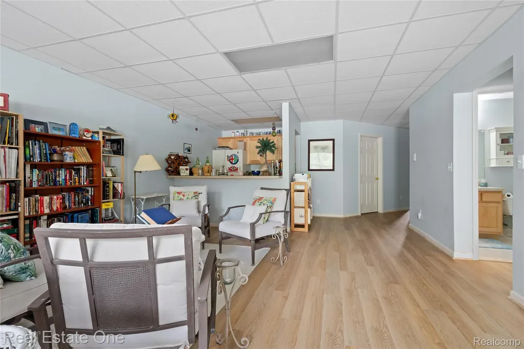 731 E Bluff Court Rochester Hills City MI 48307