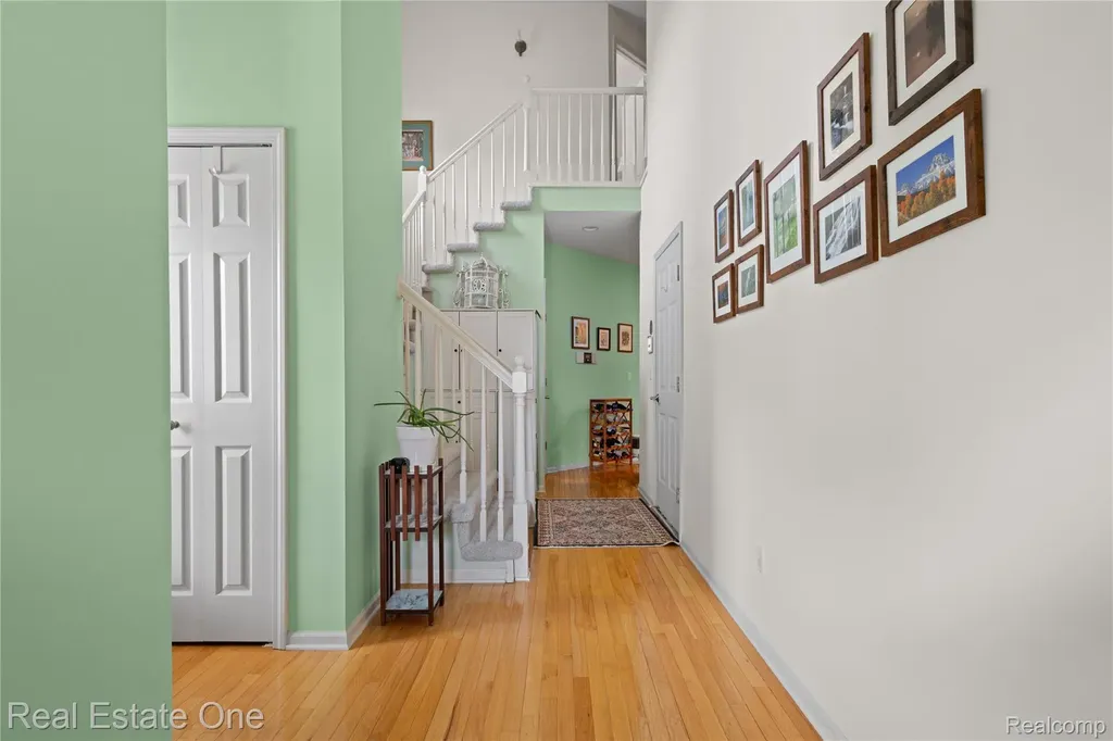 731 E Bluff Court Rochester Hills City MI 48307