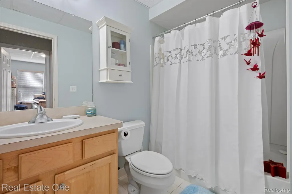 731 E Bluff Court Rochester Hills City MI 48307