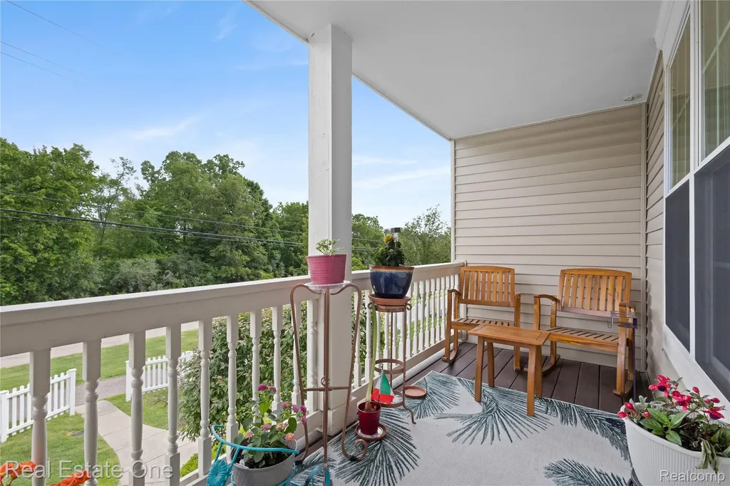 731 E Bluff Court Rochester Hills City MI 48307