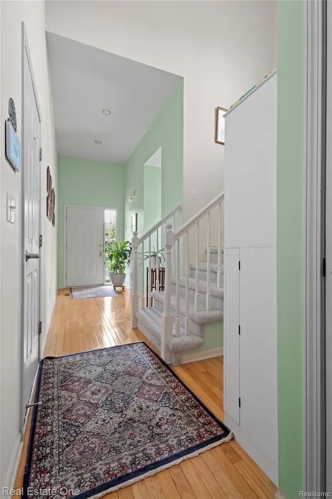 731 E Bluff Court Rochester Hills City MI 48307