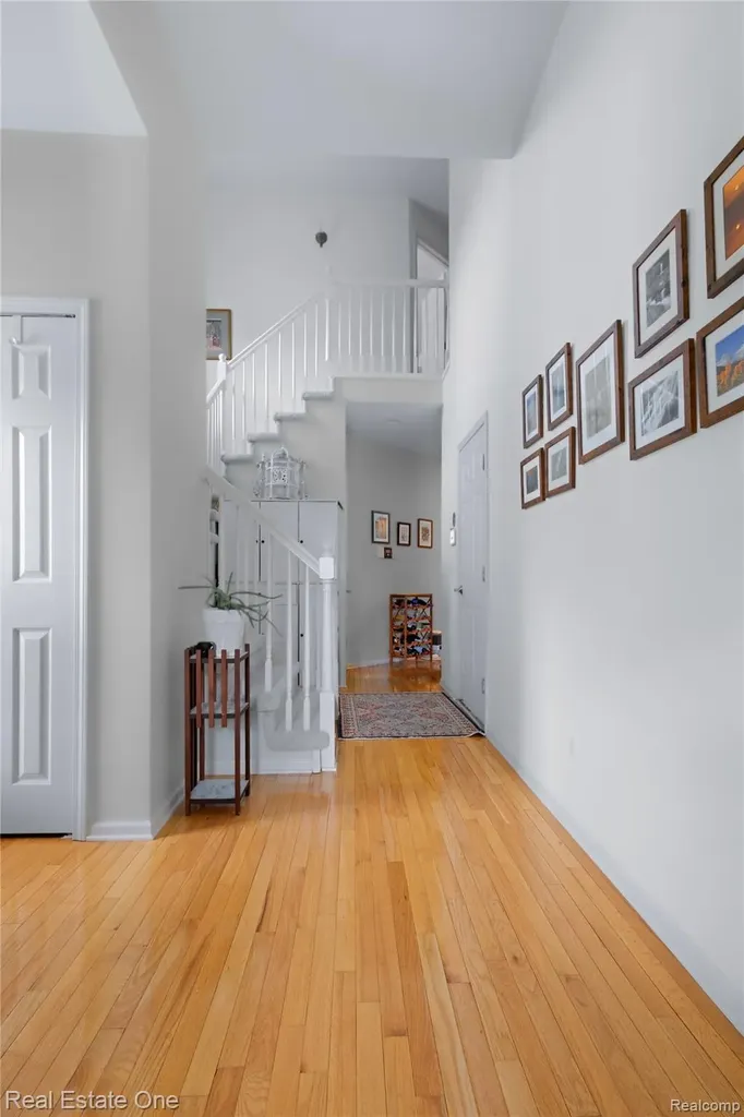 731 E Bluff Court Rochester Hills City MI 48307